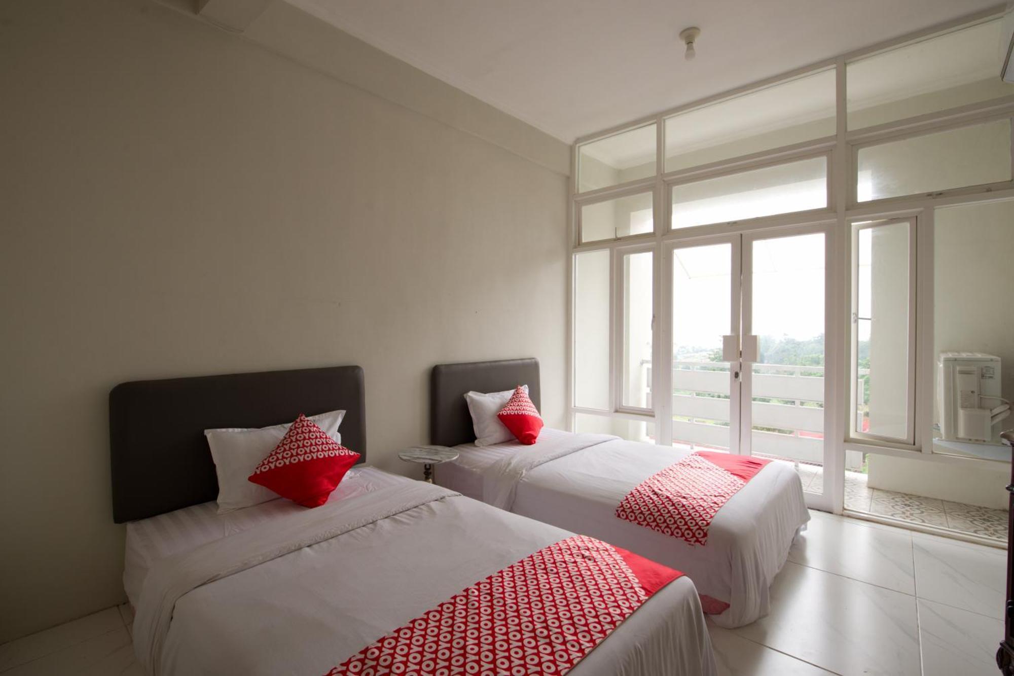 Capital O 3359 Pondok Wisata Jaden Trawas Mojokerto Exterior photo